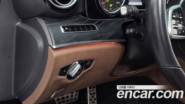Mercedes-Benz E-Class 2019 — photo 14