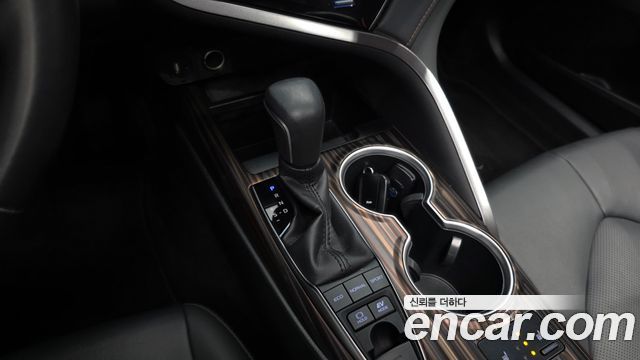Toyota Camry 2019 — photo 12