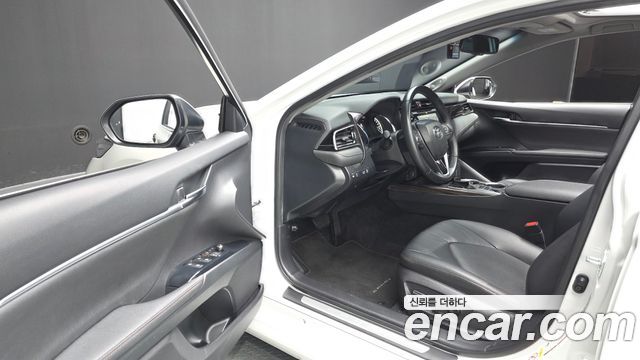 Toyota Camry 2019 — photo 13