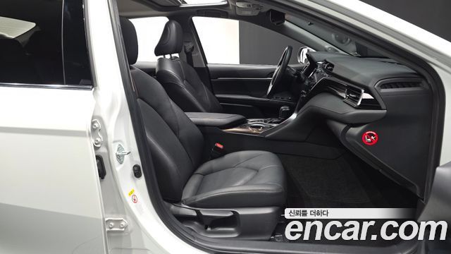 Toyota Camry 2019 — photo 17
