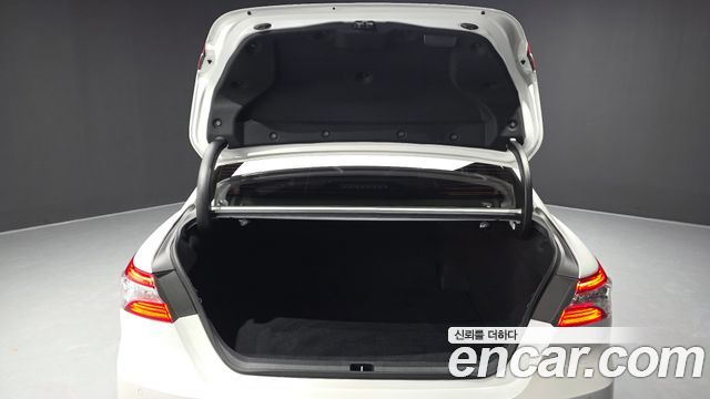 Toyota Camry 2019 — photo 26