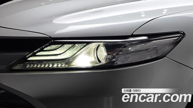Toyota Camry 2019 — photo 8