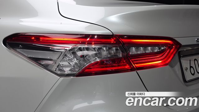 Toyota Camry 2019 — photo 9