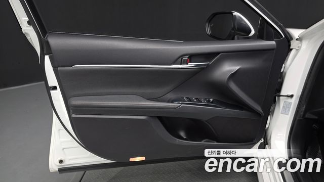 Toyota Camry 2019 — photo 14