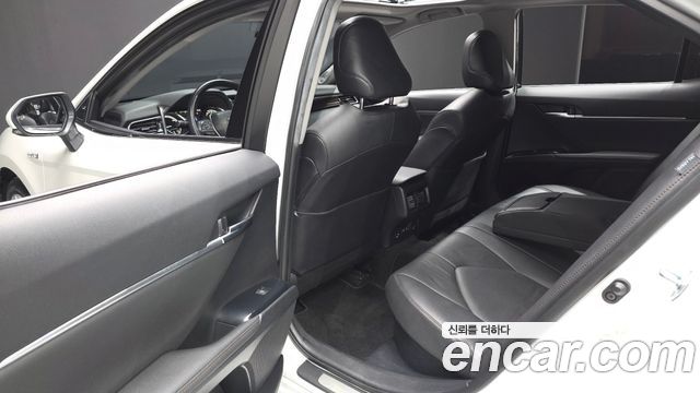 Toyota Camry 2019 — photo 16