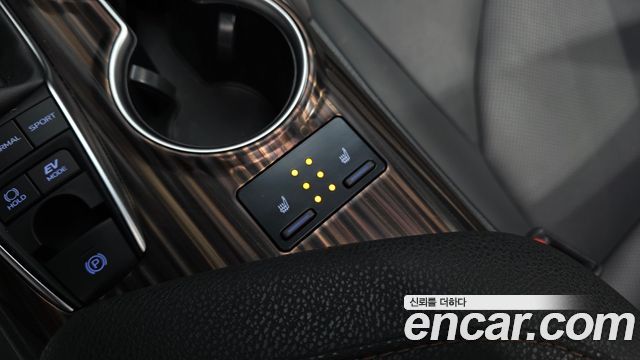 Toyota Camry 2019 — photo 32