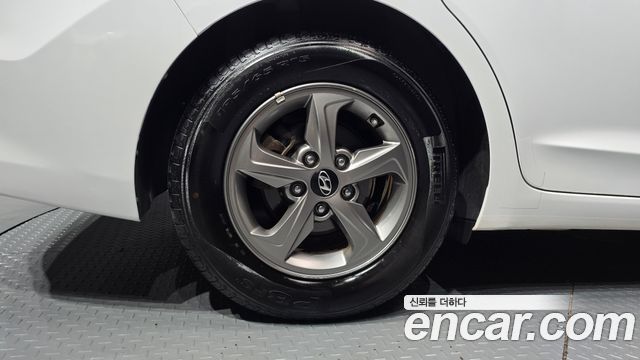 Hyundai AVANTE 2017 — photo 5