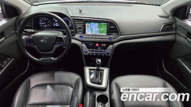 Hyundai AVANTE 2017 — photo 10