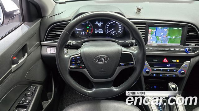 Hyundai AVANTE 2017 — photo 19