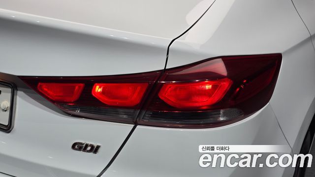 Hyundai AVANTE 2017 — photo 9
