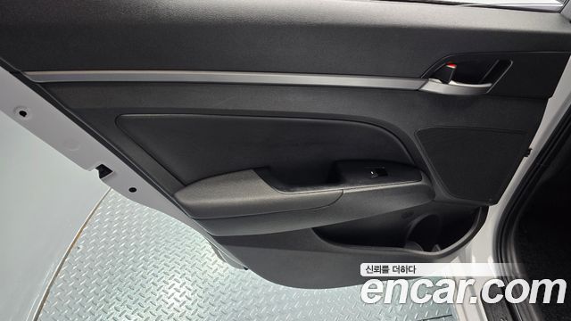 Hyundai AVANTE 2017 — photo 15