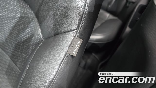 Hyundai AVANTE 2017 — photo 28
