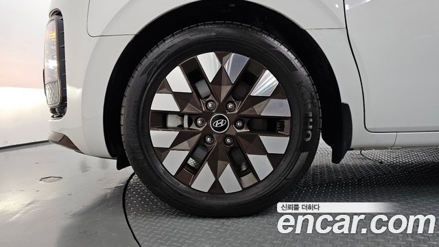 Hyundai Staria 2023 — photo 5