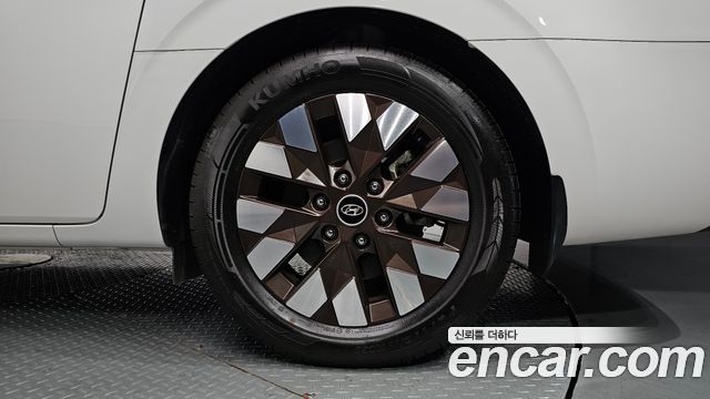 Hyundai Staria 2023 — photo 7