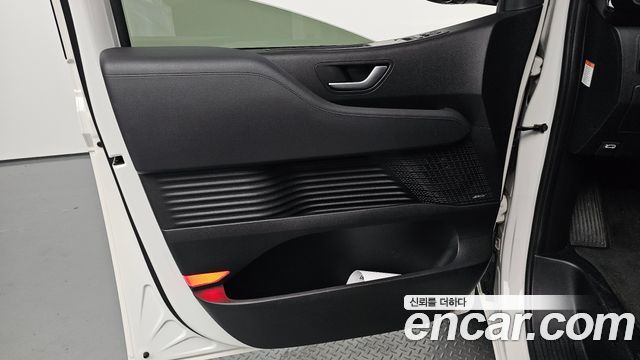 Hyundai Staria 2023 — photo 14