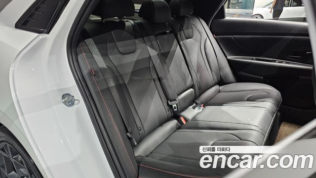 Hyundai AVANTE 2025 — photo 17