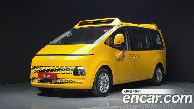 Hyundai Staria 2025 — photo 1
