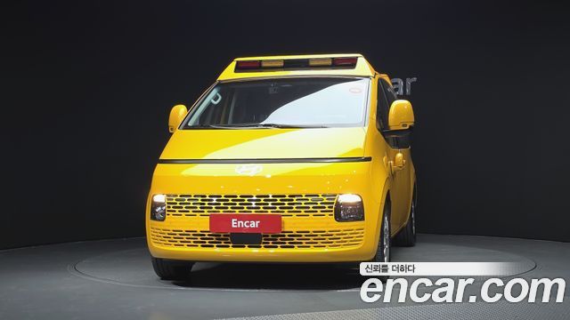Hyundai Staria 2025 — photo 3
