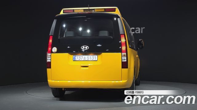 Hyundai Staria 2025 — photo 4