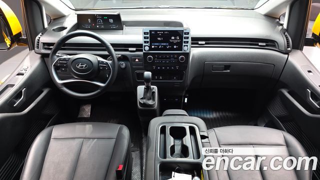 Hyundai Staria 2025 — photo 10