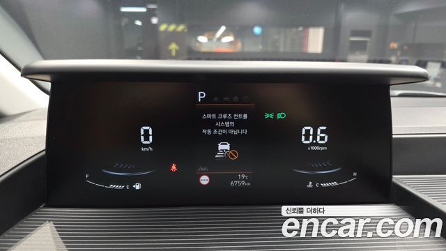 Hyundai Staria 2025 — photo 11