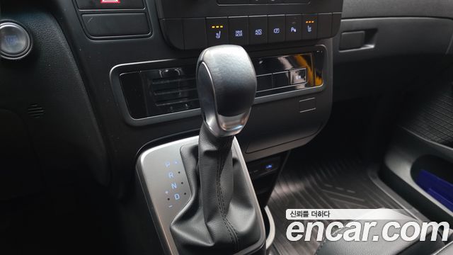 Hyundai Staria 2025 — photo 12