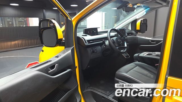 Hyundai Staria 2025 — photo 13