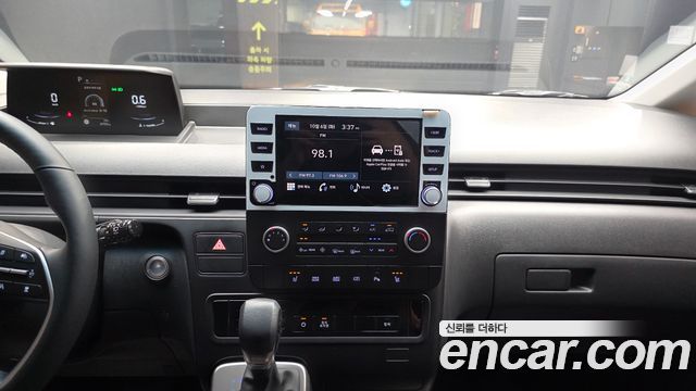 Hyundai Staria 2025 — photo 20