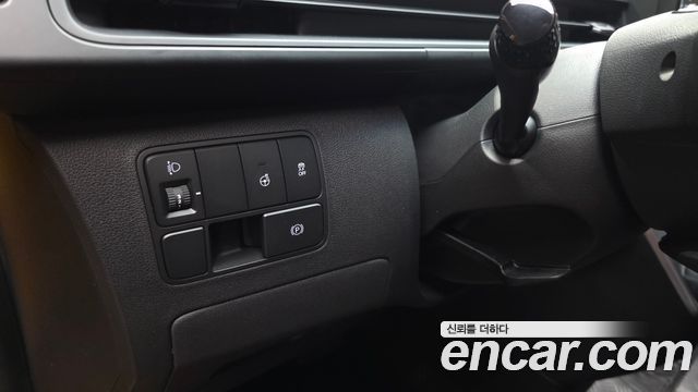 Hyundai Staria 2025 — photo 25