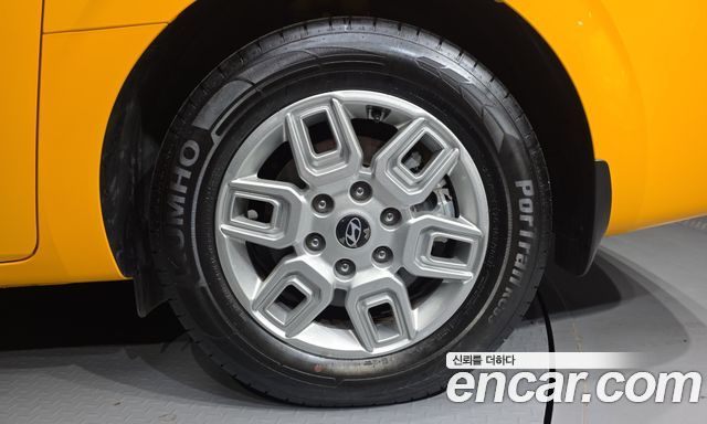 Hyundai Staria 2025 — photo 7
