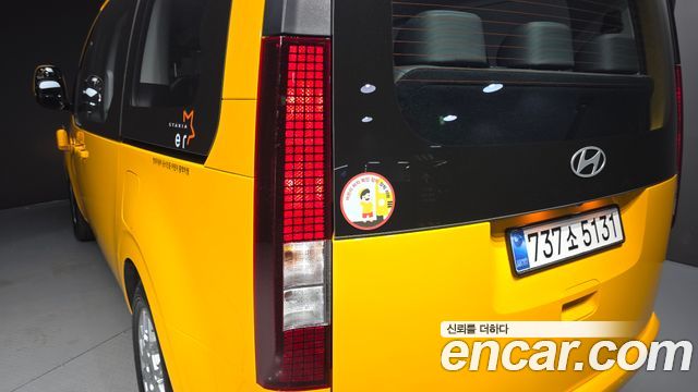 Hyundai Staria 2025 — photo 9