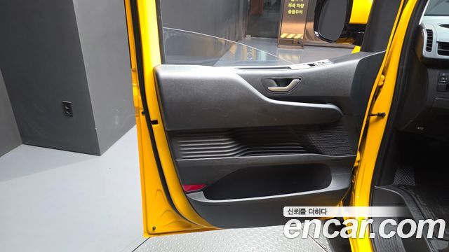 Hyundai Staria 2025 — photo 14