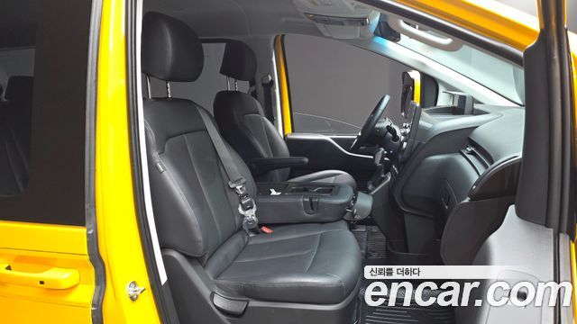 Hyundai Staria 2025 — photo 16