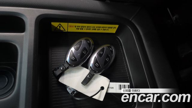 Hyundai Staria 2025 — photo 28