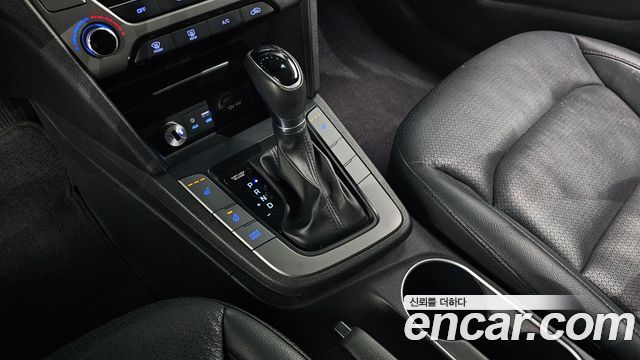 Hyundai AVANTE 2017 — photo 9