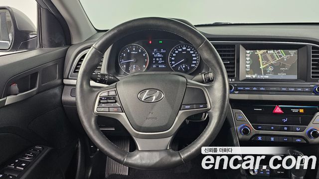 Hyundai AVANTE 2017 — photo 12