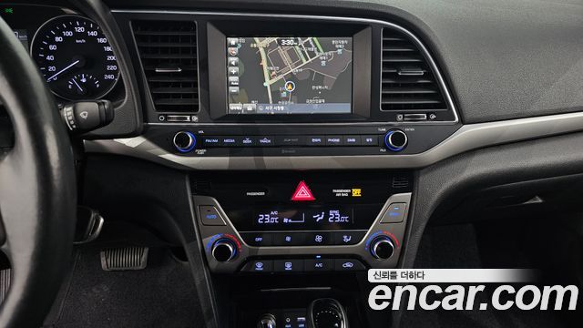 Hyundai AVANTE 2017 — photo 13