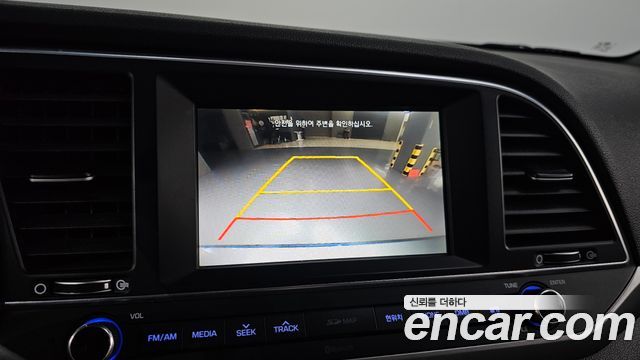 Hyundai AVANTE 2017 — photo 14