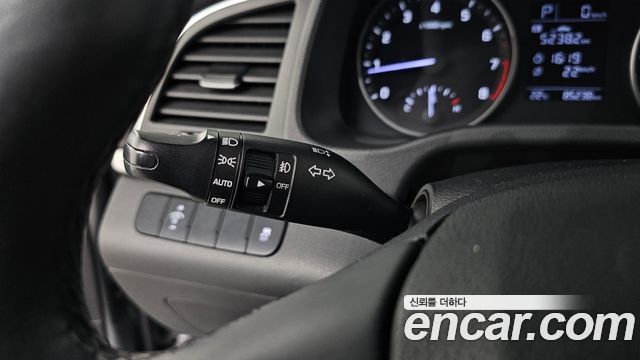 Hyundai AVANTE 2017 — photo 16