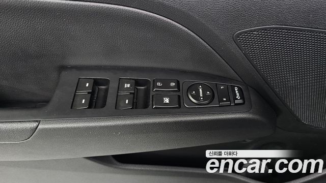 Hyundai AVANTE 2017 — photo 18