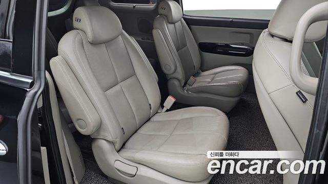Kia Canival 2019 — photo 17