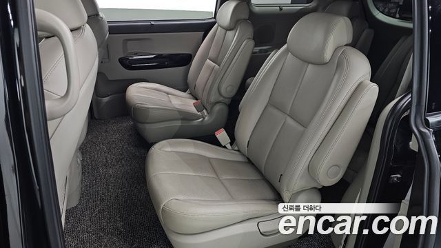 Kia Canival 2019 — photo 18