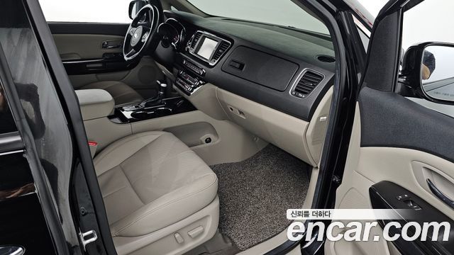 Kia Canival 2019 — photo 16
