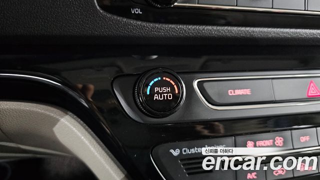 Kia Canival 2019 — photo 30
