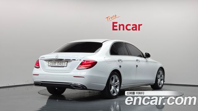 Mercedes-Benz E-Class 2017 — photo 2