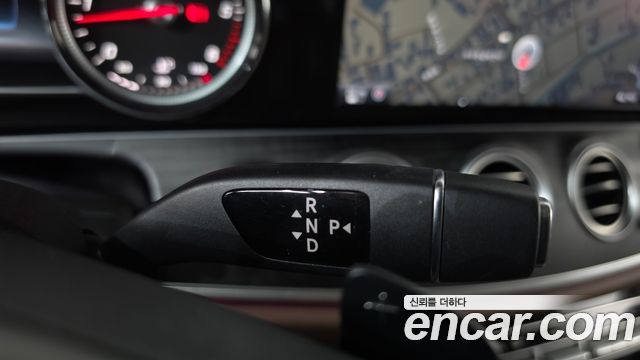 Mercedes-Benz E-Class 2017 — photo 9