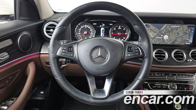 Mercedes-Benz E-Class 2017 — photo 14