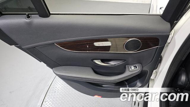 Mercedes-Benz GLC-Class 2020 — photo 15