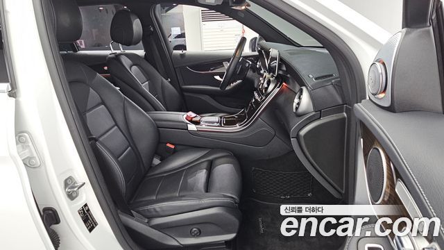 Mercedes-Benz GLC-Class 2020 — photo 16