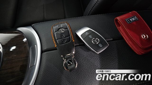Mercedes-Benz GLC-Class 2020 — photo 36